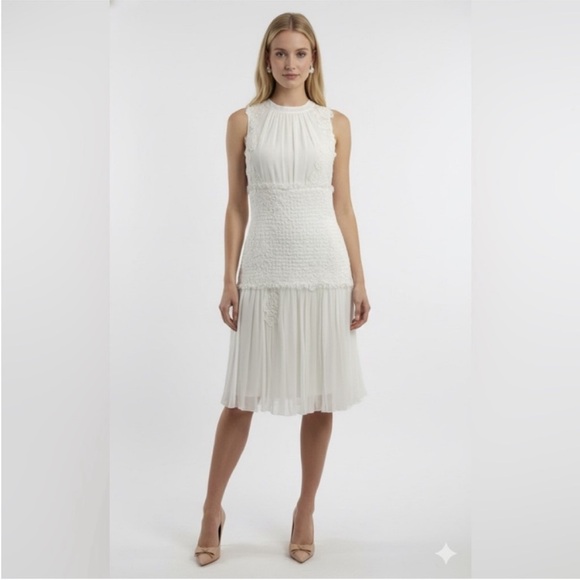 Oscar de la Renta off white dress with mixture of crinkled chiffon/lace/…
